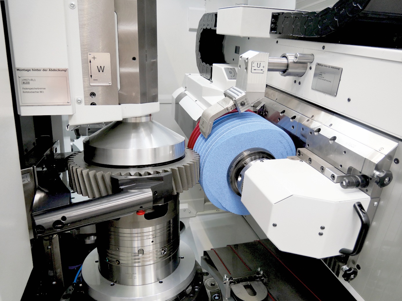 Electric truck: Polished gears in XXL